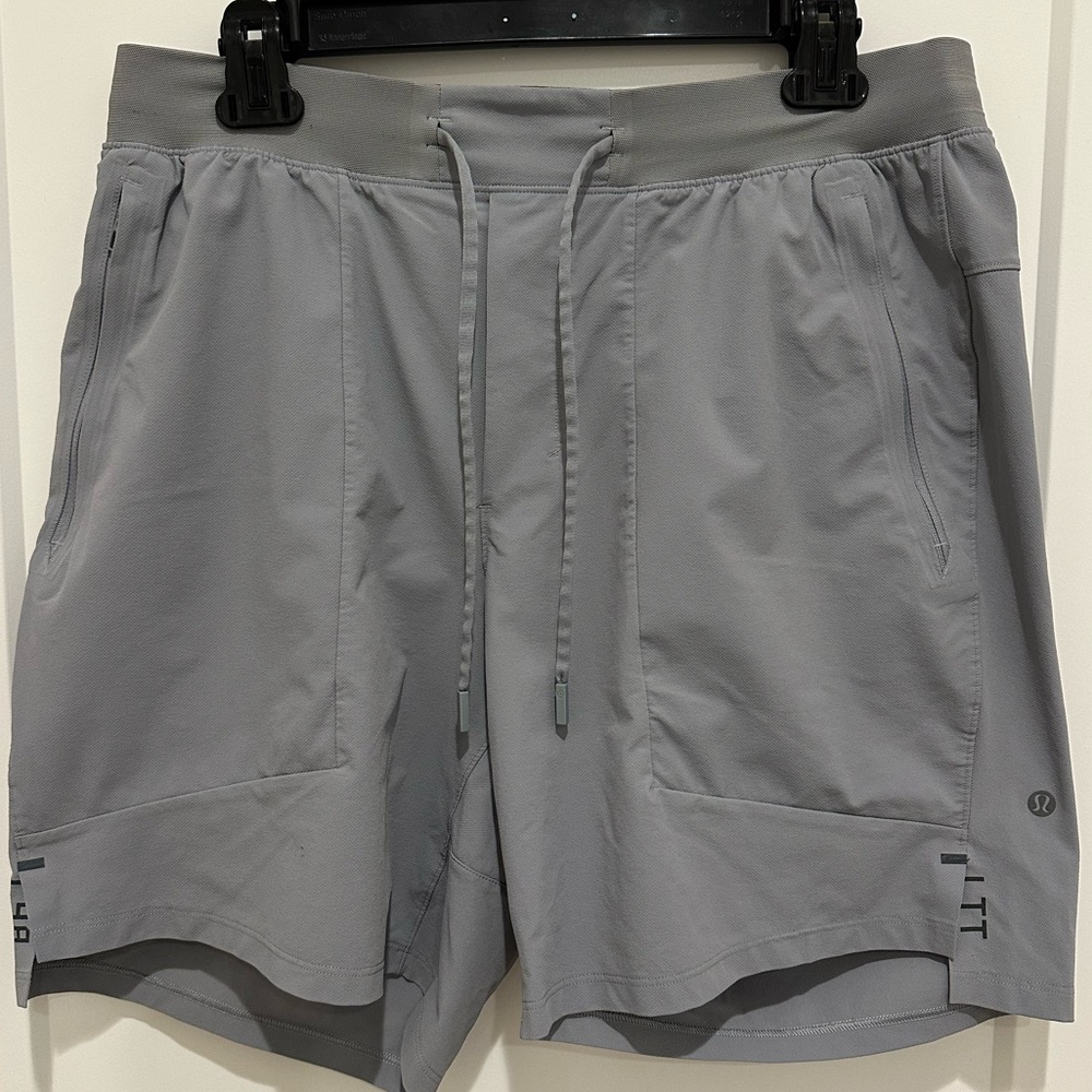 Men’s lululemon License to Train Linerless Short 7” - Large - Grey